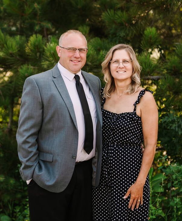 Todd & DeEtta Moos